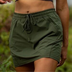Title Nine NWT Switchback Ultralight Hiking Skort Medium Pacific Olive Green